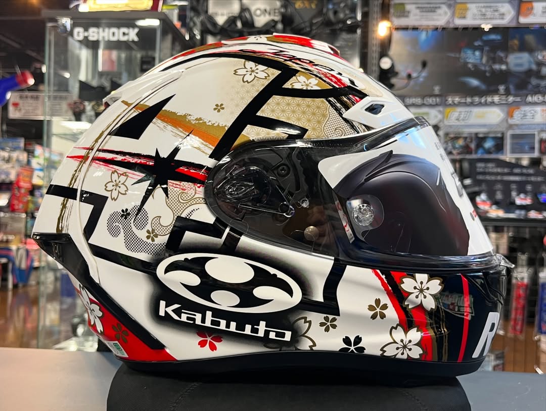JAPAN仕様のヘルメット アレイシ引退 | しゃぼん玉 -Shabondama-