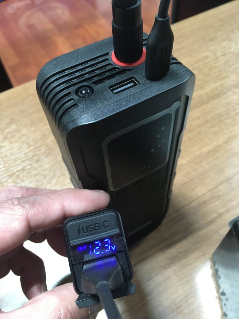 バッテリー上がりからおさらば！モバイルバッテリーで充電 KDR