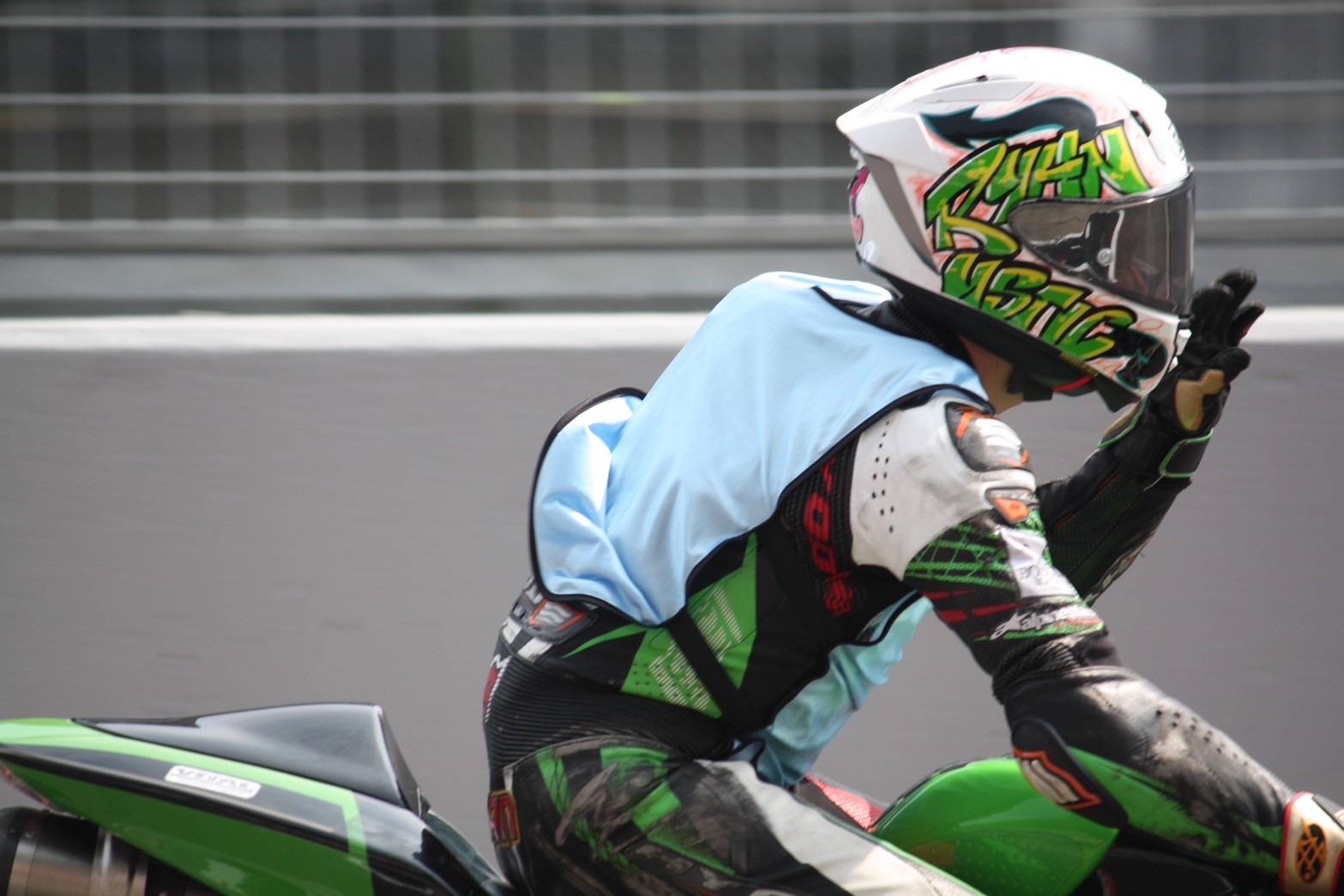 1690307A-3E2A-440C-B299-